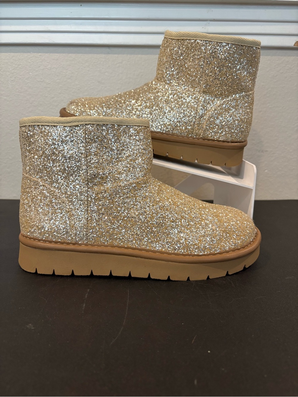 Cat & Jack Girls Honor Faux Suede Style Fur Lined Gold Glitter Boots Youth Sz 5Y